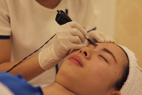 Xóa xăm lông mày bằng công nghệ laser rất hiệu quả Xóa xăm lông mày bằng công nghệ laser rất hiệu quả